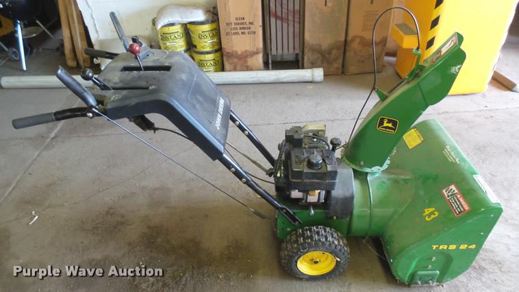 image for item DM9716 John Deere TRS24 snow blower