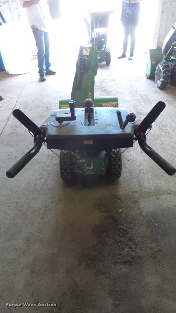 image for item DM9716 John Deere TRS24 snow blower