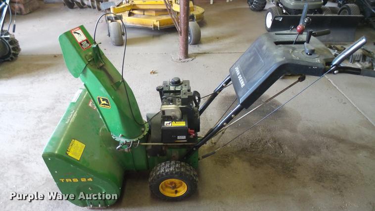 image for item DM9716 John Deere TRS24 snow blower