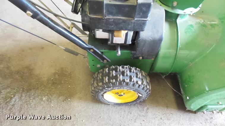 image for item DM9716 John Deere TRS24 snow blower