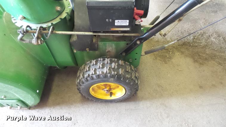 image for item DM9716 John Deere TRS24 snow blower