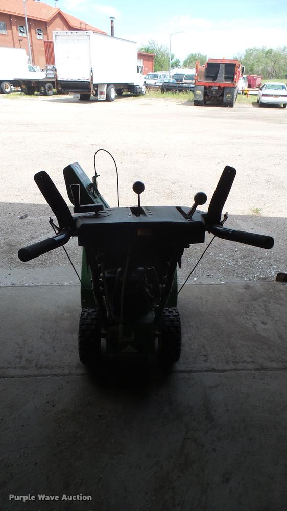 image for item DM9718 John Deere TRS24 snow blower
