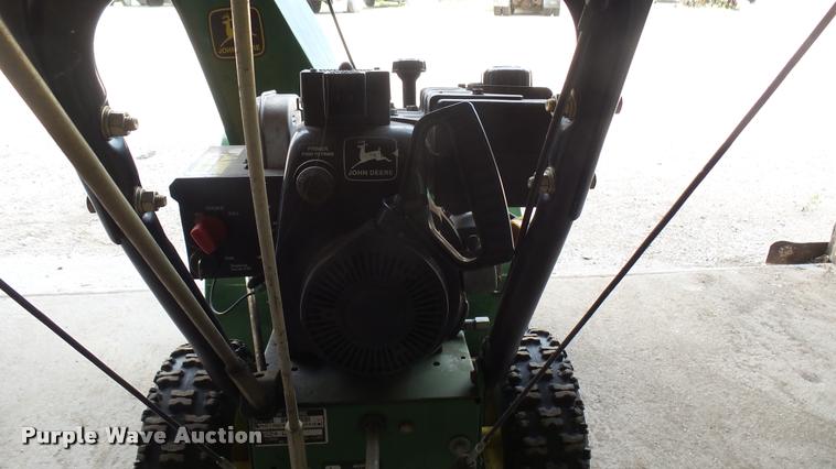 image for item DM9718 John Deere TRS24 snow blower