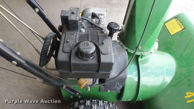 image for item DM9718 John Deere TRS24 snow blower