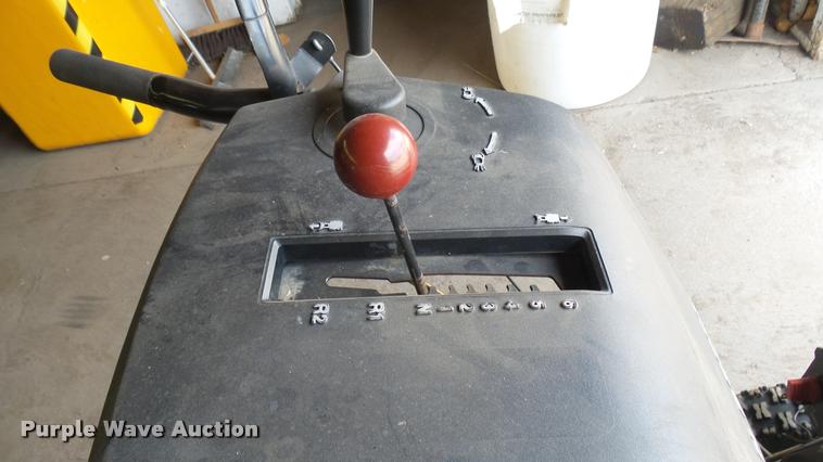 image for item DM9718 John Deere TRS24 snow blower