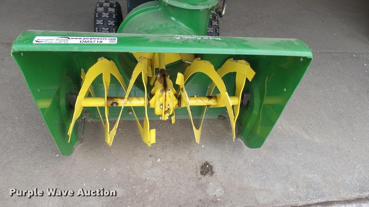 image for item DM9718 John Deere TRS24 snow blower