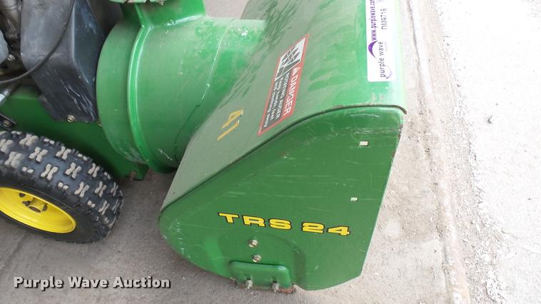 image for item DM9718 John Deere TRS24 snow blower