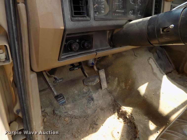 image for item DP9387 1986 Ford F150 pickup truck