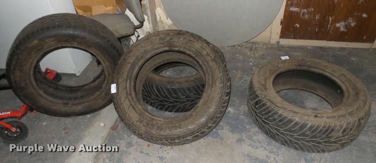 image for item DQ9048 (4) Hankook 285/60R18 tires