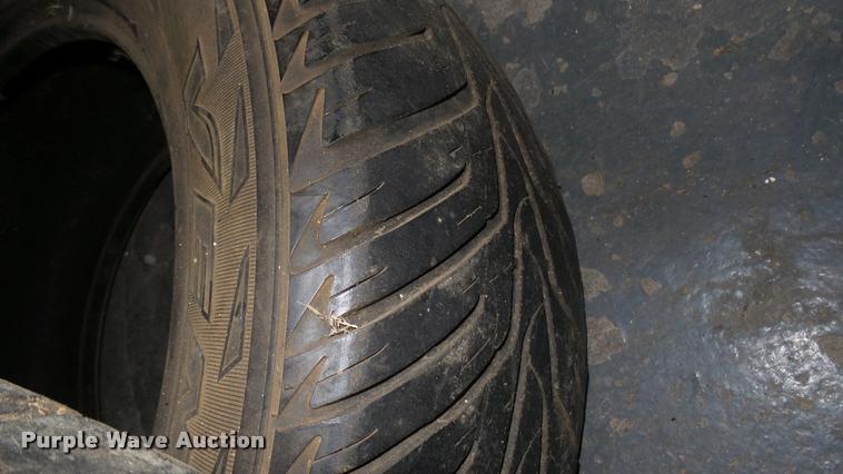 image for item DQ9048 (4) Hankook 285/60R18 tires