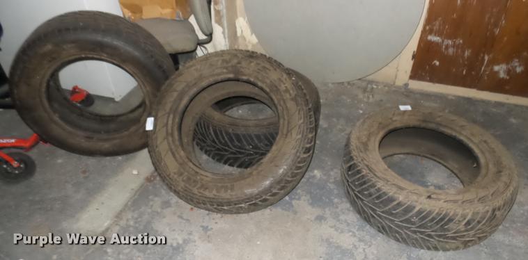 image for item DQ9048 (4) Hankook 285/60R18 tires