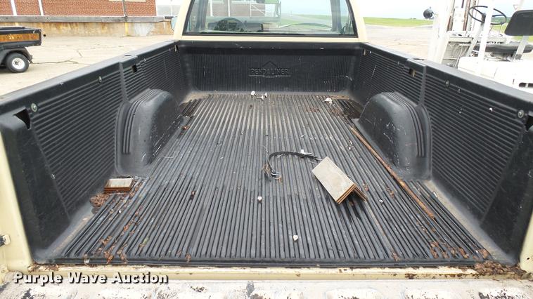 image for item DQ9059 1991 Chevrolet Silverado 1500 pickup truck