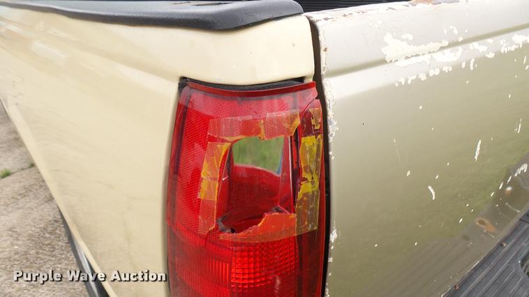 image for item DQ9059 1991 Chevrolet Silverado 1500 pickup truck