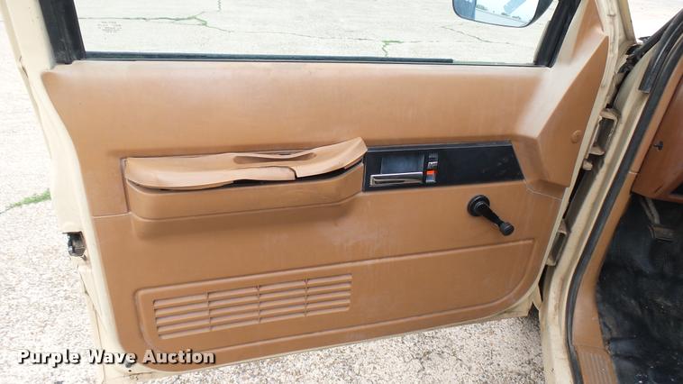 image for item DQ9059 1991 Chevrolet Silverado 1500 pickup truck