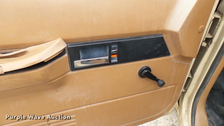 image for item DQ9059 1991 Chevrolet Silverado 1500 pickup truck