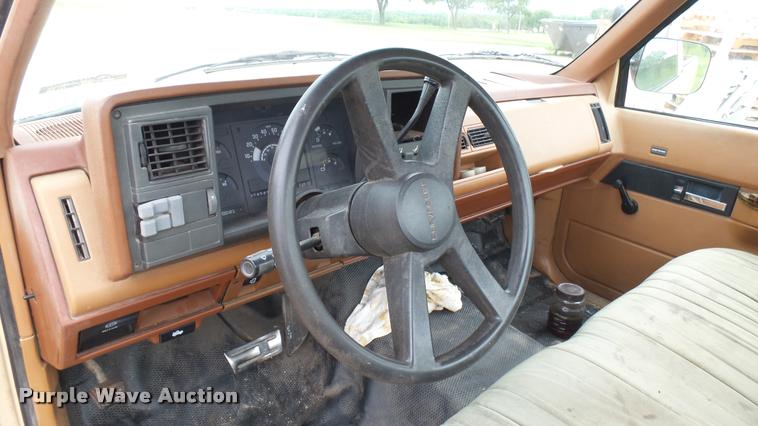 image for item DQ9059 1991 Chevrolet Silverado 1500 pickup truck