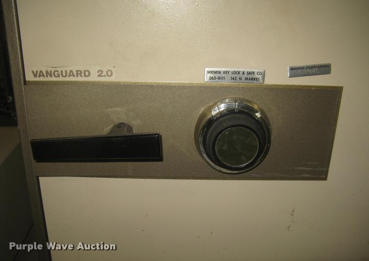 Vanguard 2.0 combination safe in Wichita, KS Item DQ9111 sold