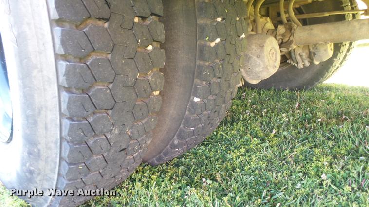 image for item DQ9185 2001 Blue Bird TC2000 school bus