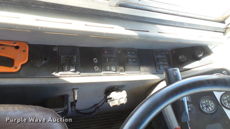 image for item DQ9186 2005 Blue Bird All American school bus