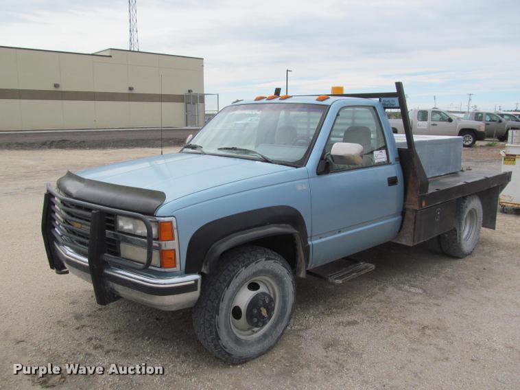 image for item J2562 1991 Chevrolet 3500 flatbed pickup truck