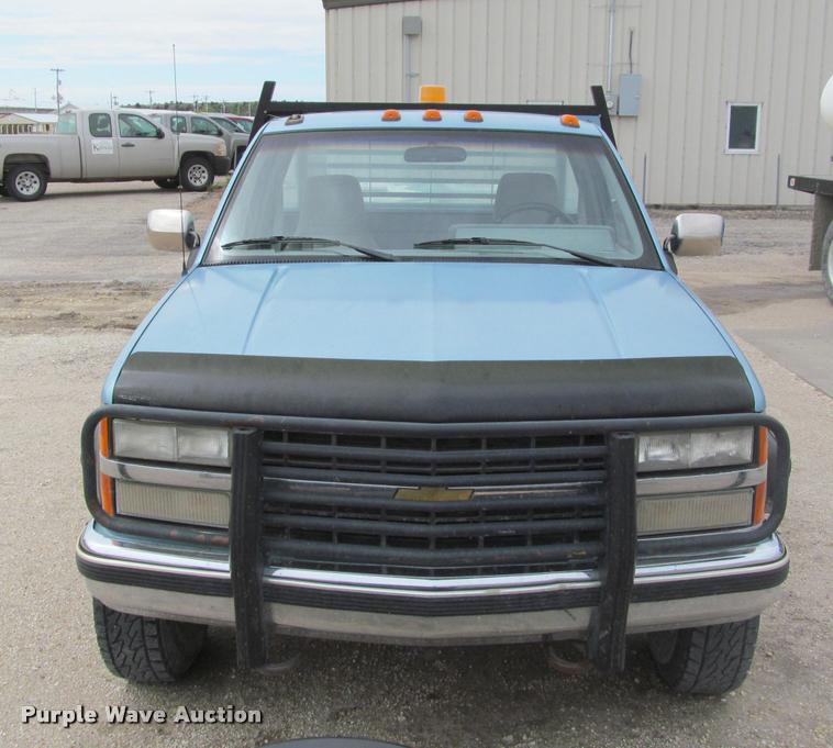 image for item J2562 1991 Chevrolet 3500 flatbed pickup truck