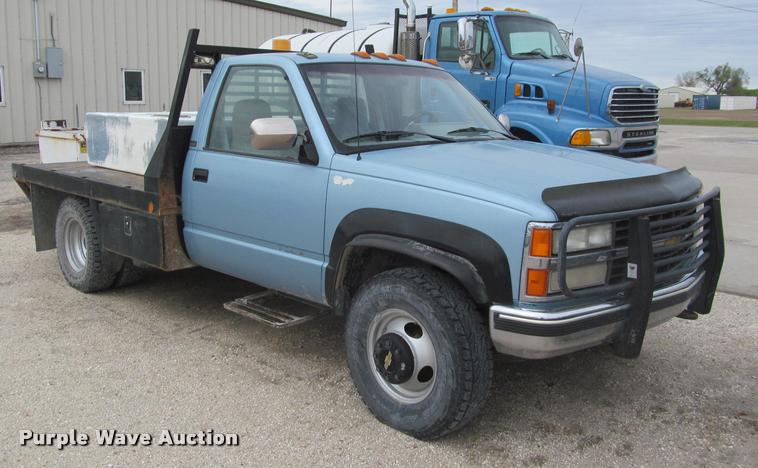 image for item J2562 1991 Chevrolet 3500 flatbed pickup truck