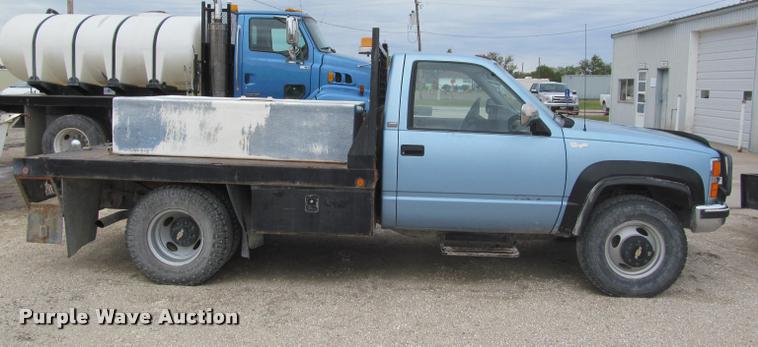 image for item J2562 1991 Chevrolet 3500 flatbed pickup truck