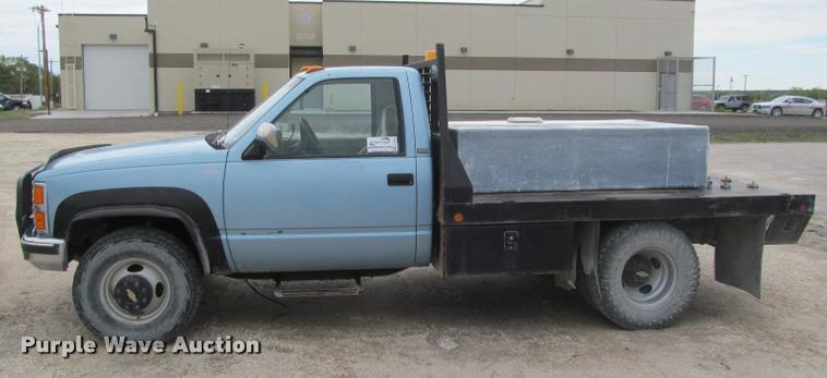 image for item J2562 1991 Chevrolet 3500 flatbed pickup truck