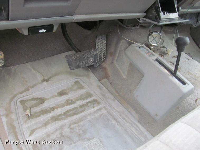 image for item J2562 1991 Chevrolet 3500 flatbed pickup truck