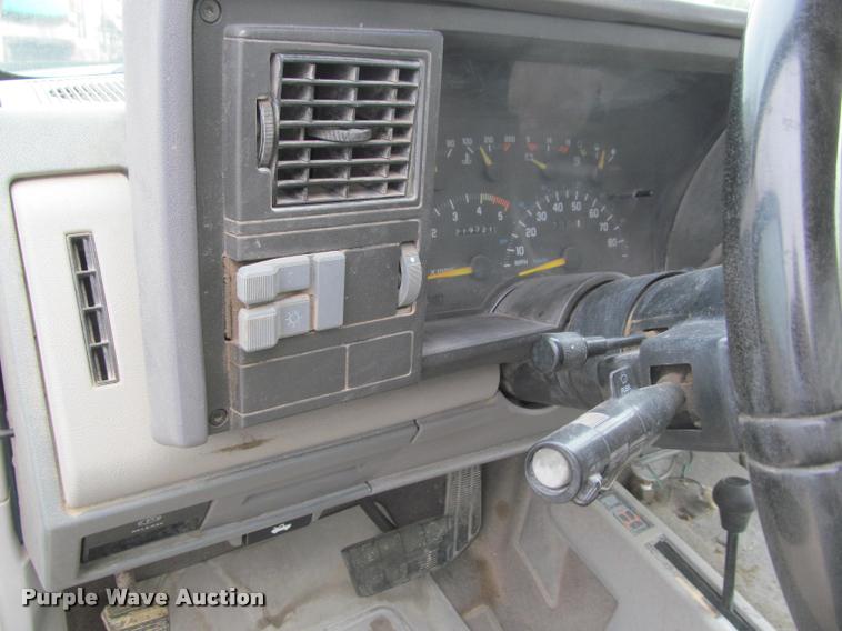 image for item J2562 1991 Chevrolet 3500 flatbed pickup truck