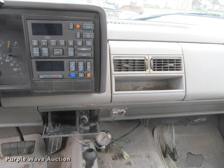 image for item J2562 1991 Chevrolet 3500 flatbed pickup truck