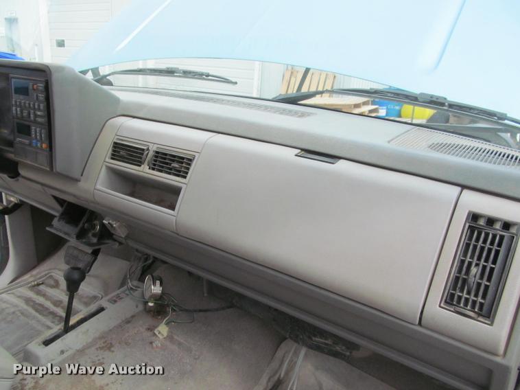 image for item J2562 1991 Chevrolet 3500 flatbed pickup truck