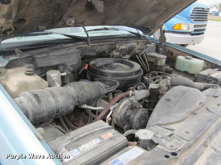 image for item J2562 1991 Chevrolet 3500 flatbed pickup truck