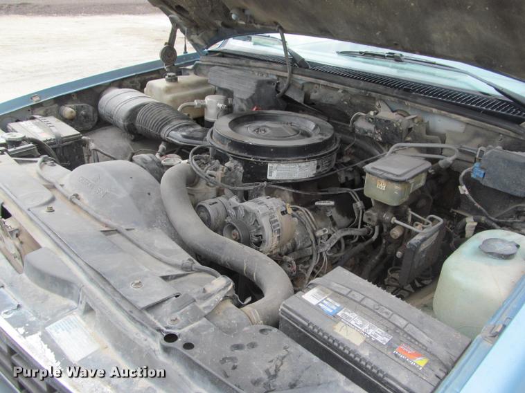 image for item J2562 1991 Chevrolet 3500 flatbed pickup truck