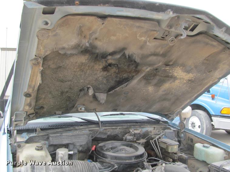 image for item J2562 1991 Chevrolet 3500 flatbed pickup truck