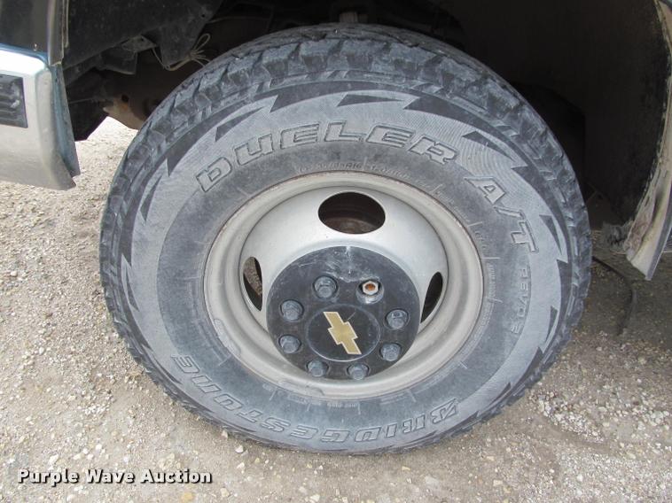 image for item J2562 1991 Chevrolet 3500 flatbed pickup truck