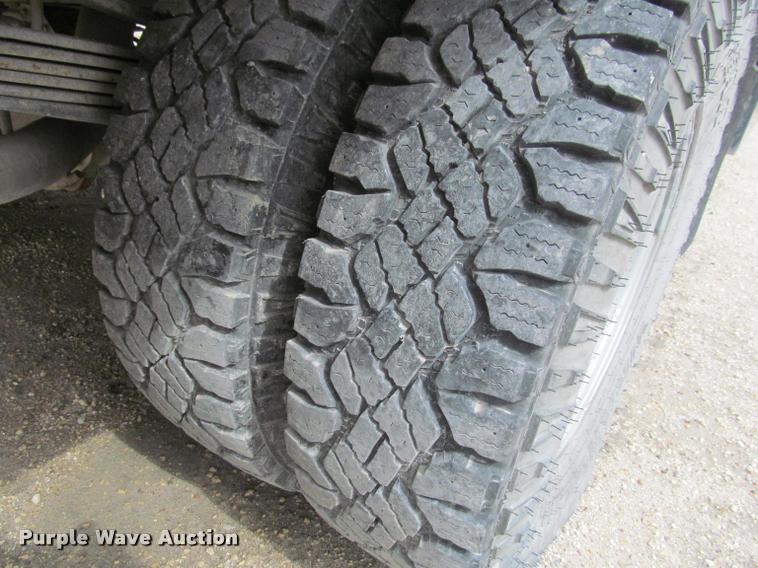 image for item J2562 1991 Chevrolet 3500 flatbed pickup truck