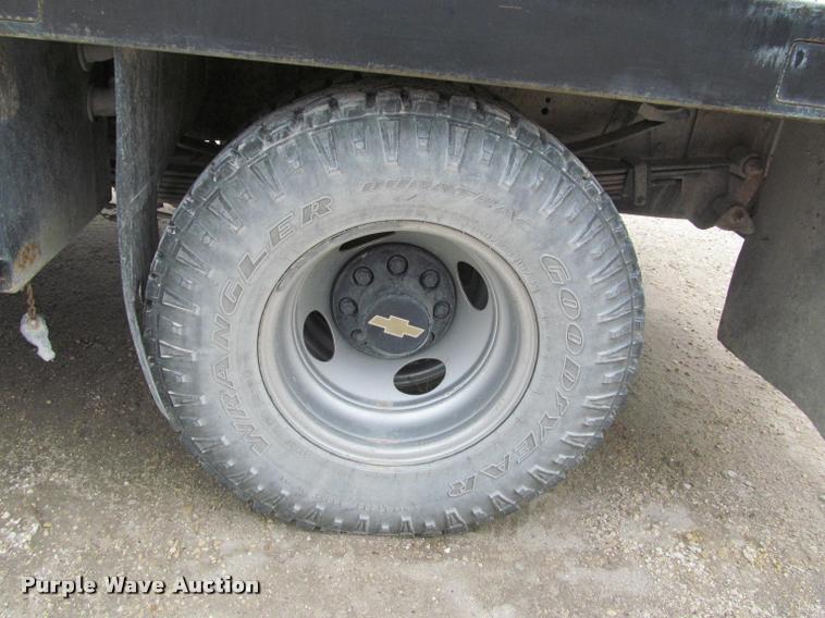 image for item J2562 1991 Chevrolet 3500 flatbed pickup truck