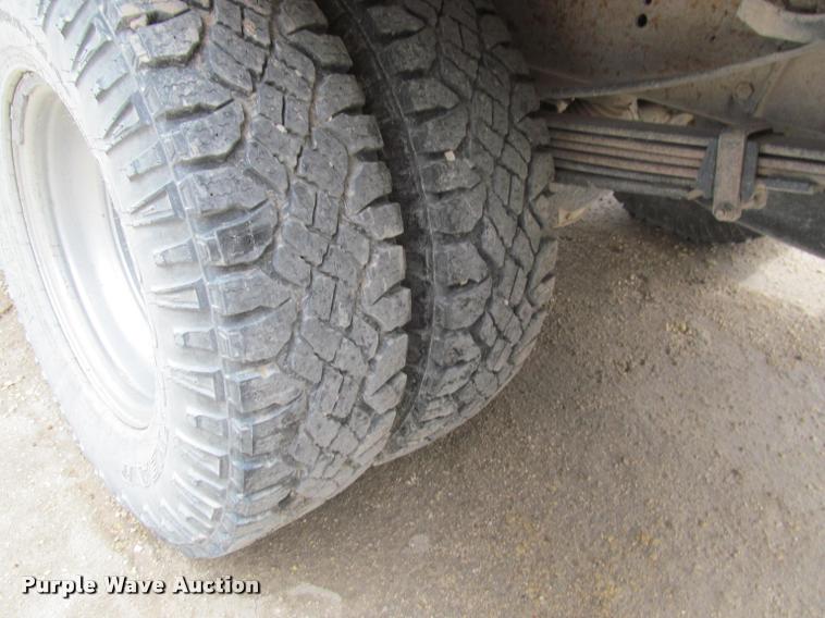 image for item J2562 1991 Chevrolet 3500 flatbed pickup truck