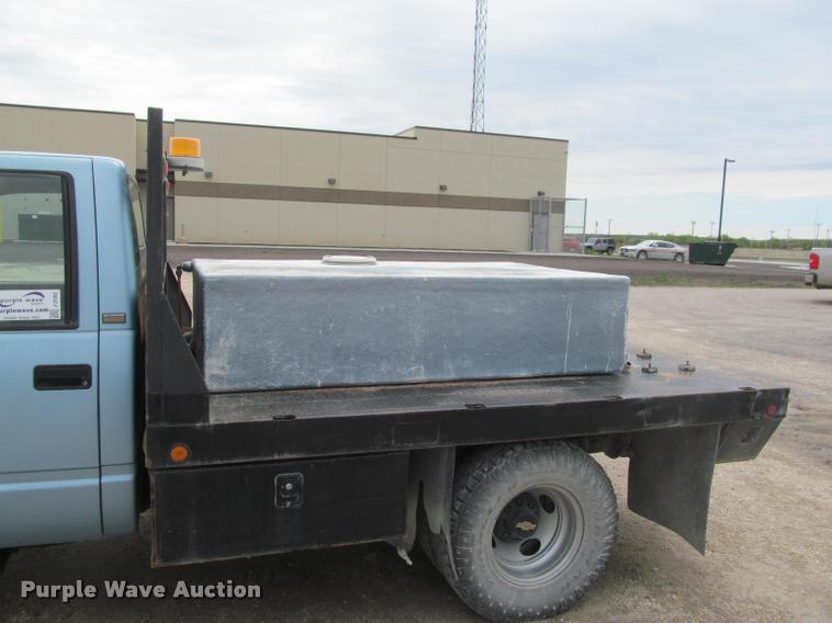 image for item J2562 1991 Chevrolet 3500 flatbed pickup truck