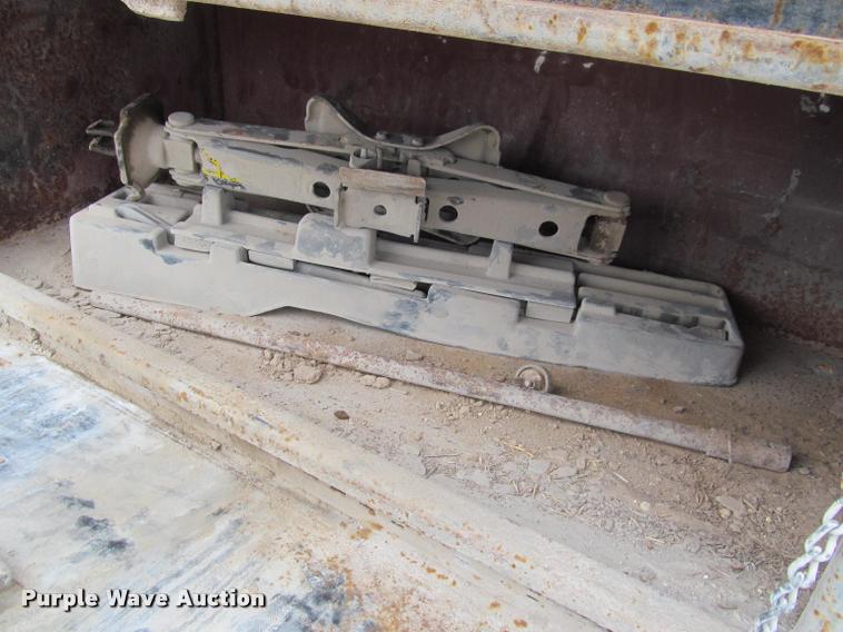 image for item J2562 1991 Chevrolet 3500 flatbed pickup truck