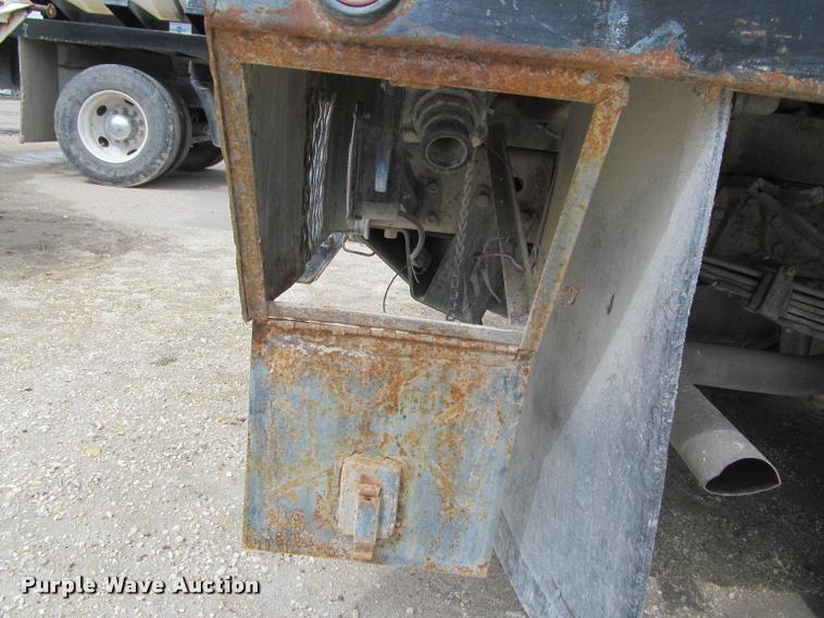 image for item J2562 1991 Chevrolet 3500 flatbed pickup truck