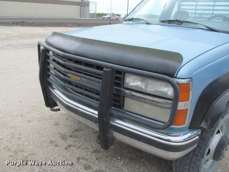 image for item J2562 1991 Chevrolet 3500 flatbed pickup truck