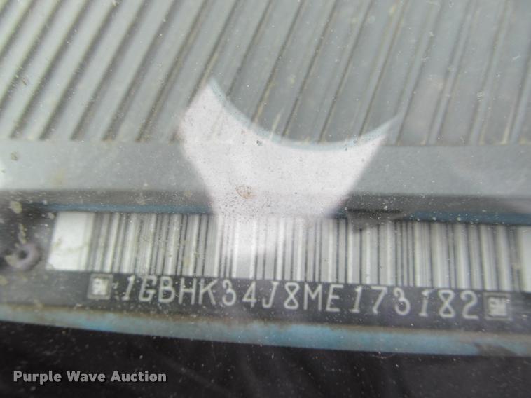 image for item J2562 1991 Chevrolet 3500 flatbed pickup truck