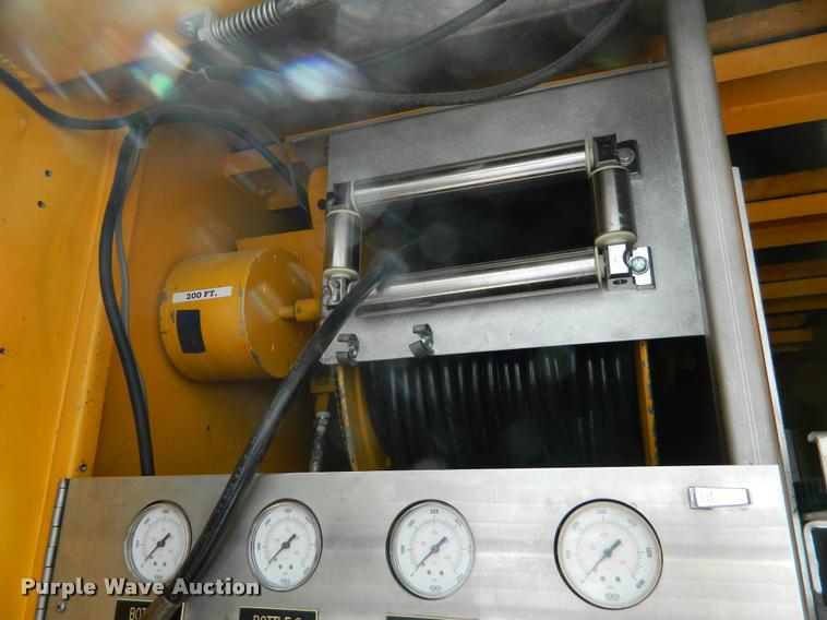 image for item K2556 1984 GMC Savanna C7000 rescue vehicle