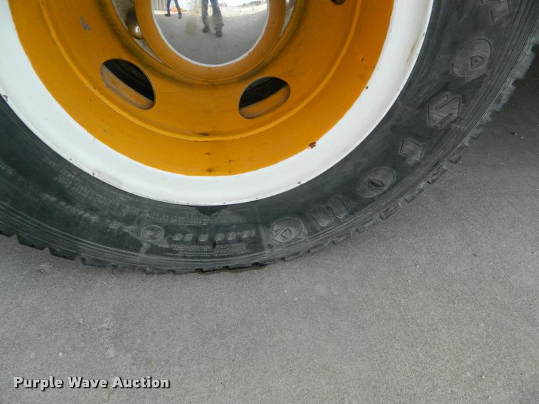 image for item K2556 1984 GMC Savanna C7000 rescue vehicle