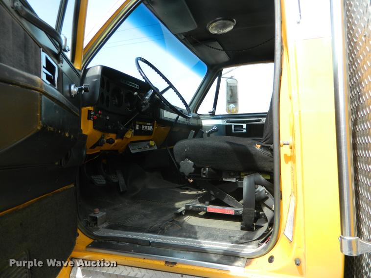 image for item K2556 1984 GMC Savanna C7000 rescue vehicle