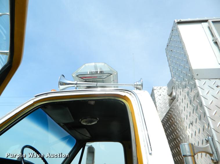 image for item K2556 1984 GMC Savanna C7000 rescue vehicle