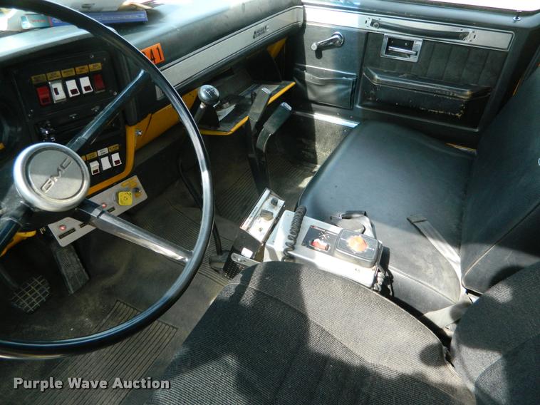 image for item K2556 1984 GMC Savanna C7000 rescue vehicle