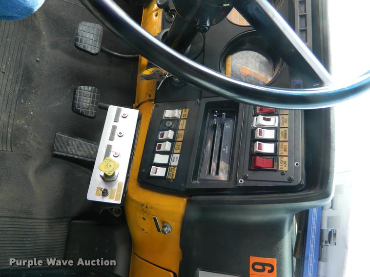 image for item K2556 1984 GMC Savanna C7000 rescue vehicle